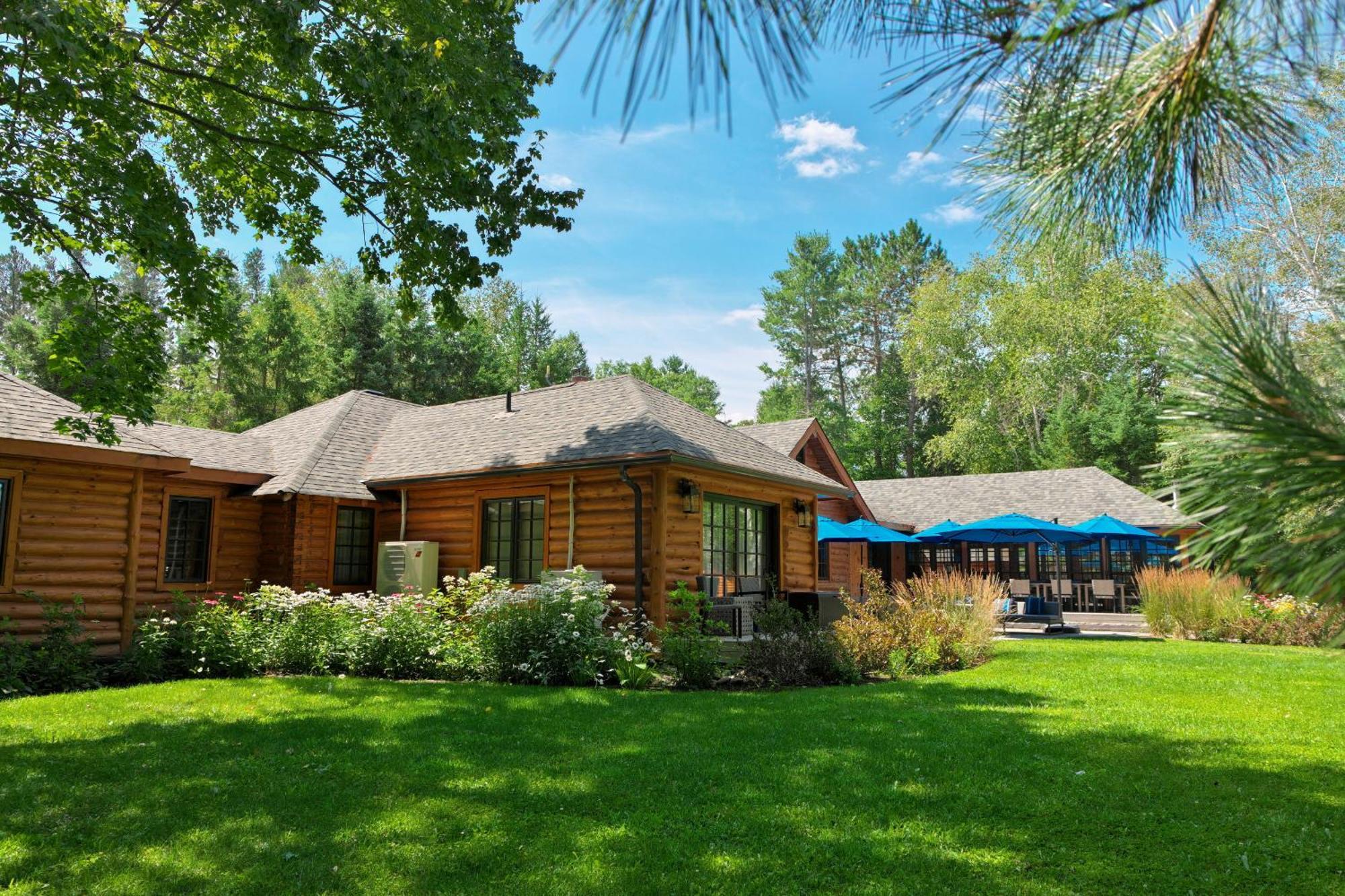 Haliburton Post House 호텔 Minden 외부 사진