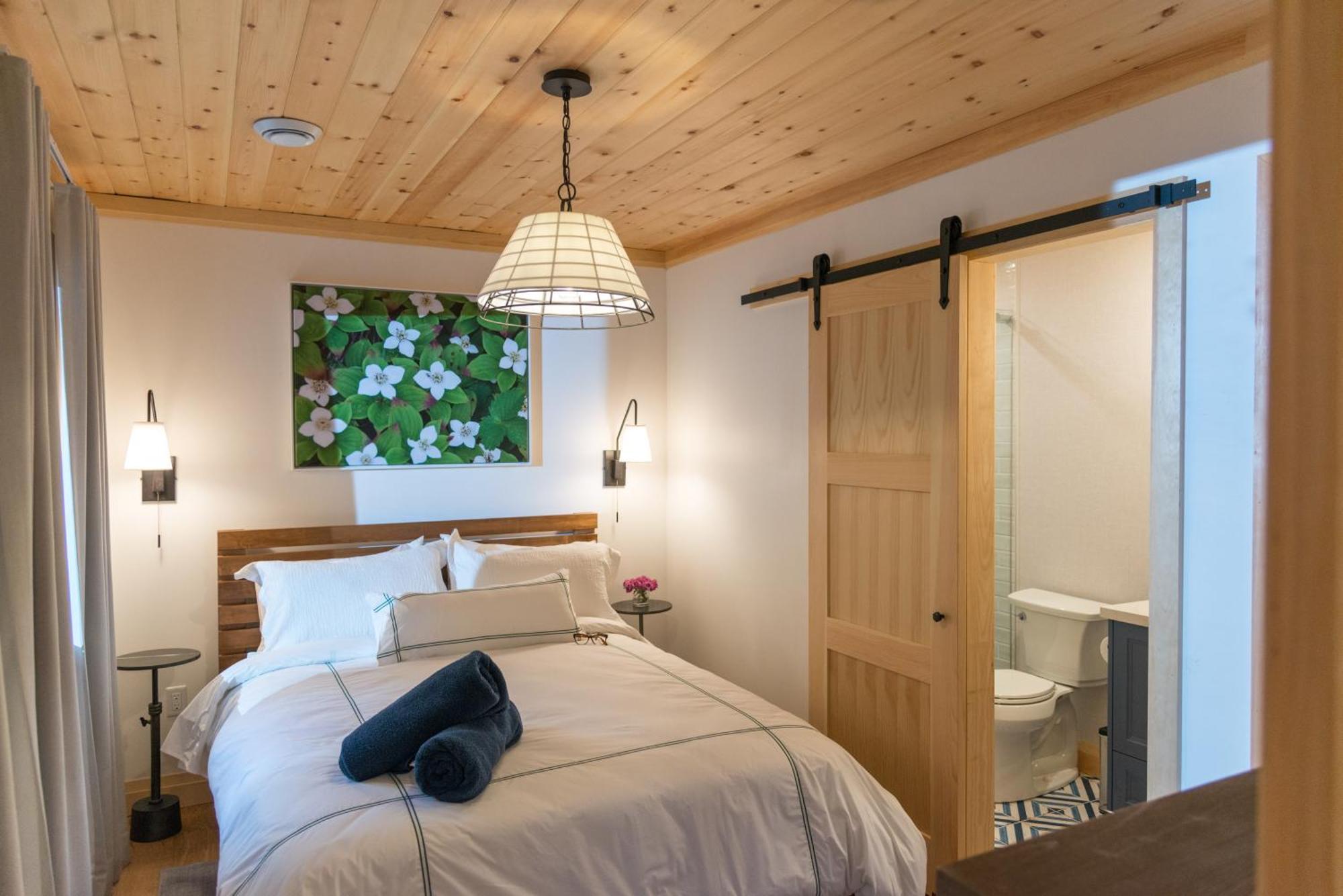 Haliburton Post House 호텔 Minden 외부 사진