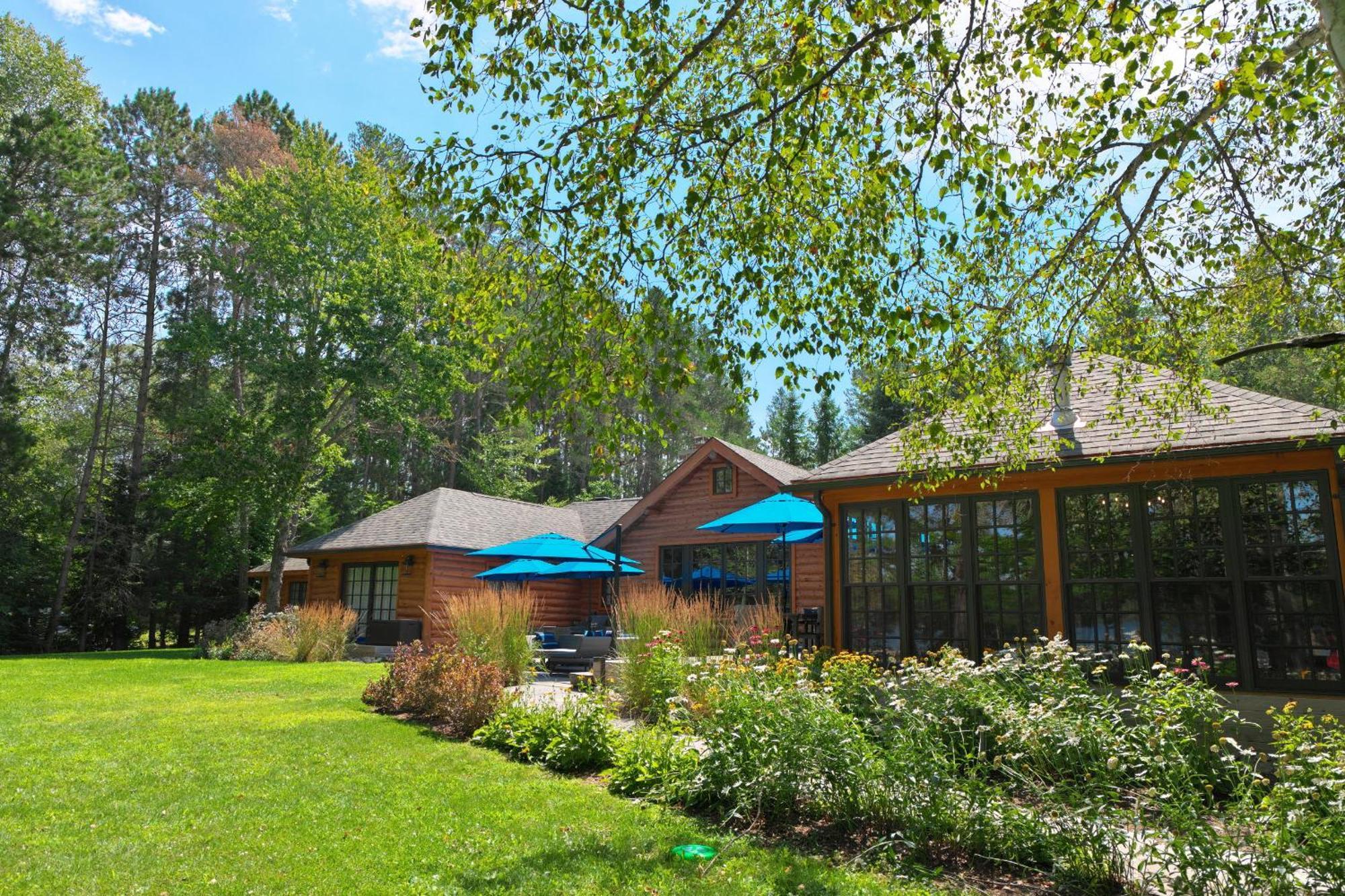 Haliburton Post House 호텔 Minden 외부 사진